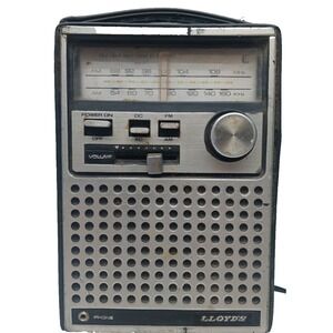 Vintage Lloyd's Solid State FM/AM Portable Radio Carrying Case A/C or Battery
